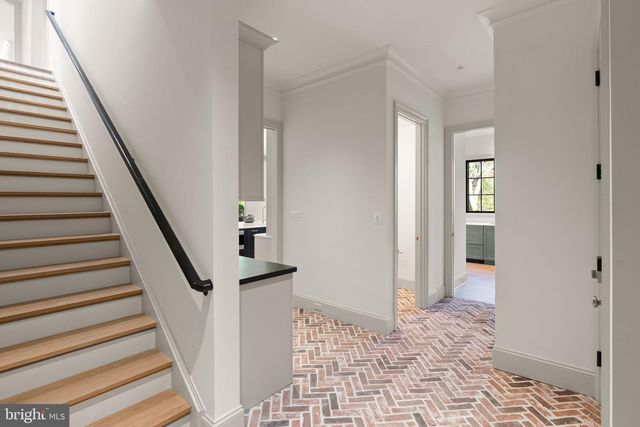 1223 SOMERSET DR, Mclean, VA 22101