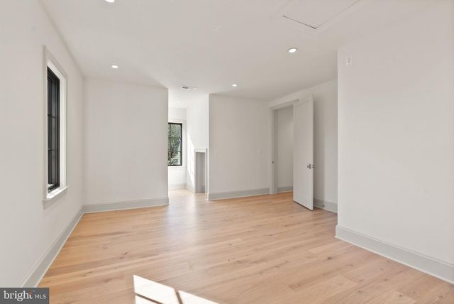 1223 SOMERSET DR, Mclean, VA 22101