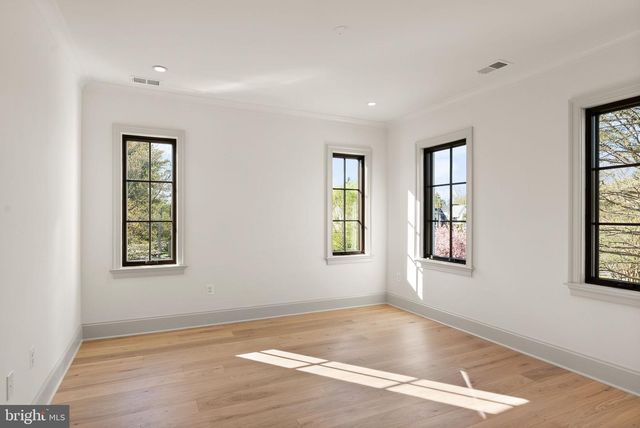 1223 SOMERSET DR, Mclean, VA 22101
