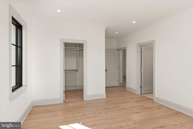 1223 SOMERSET DR, Mclean, VA 22101