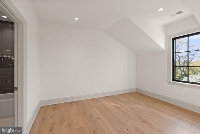 1223 SOMERSET DR, Mclean, VA 22101