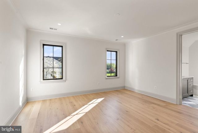 1223 SOMERSET DR, Mclean, VA 22101