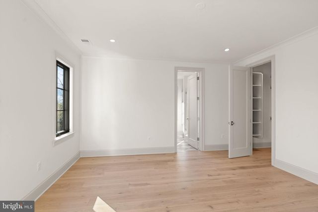 1223 SOMERSET DR, Mclean, VA 22101