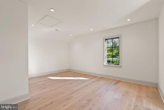 1223 SOMERSET DR, Mclean, VA 22101