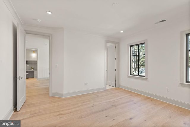 1223 SOMERSET DR, Mclean, VA 22101