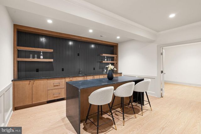 1223 SOMERSET DR, Mclean, VA 22101