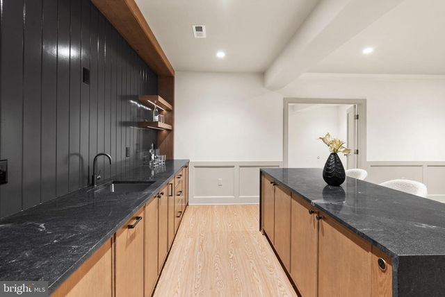 1223 SOMERSET DR, Mclean, VA 22101