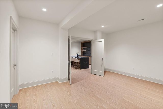 1223 SOMERSET DR, Mclean, VA 22101
