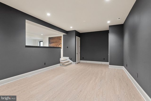 1223 SOMERSET DR, Mclean, VA 22101