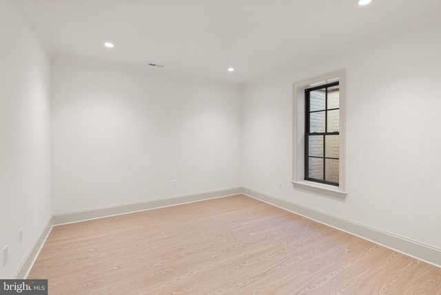 1223 SOMERSET DR, Mclean, VA 22101