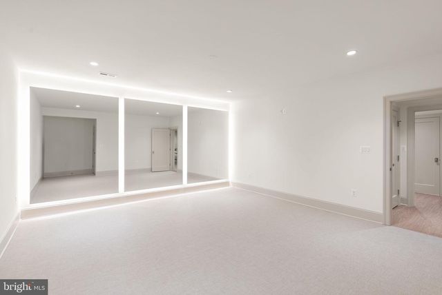 1223 SOMERSET DR, Mclean, VA 22101