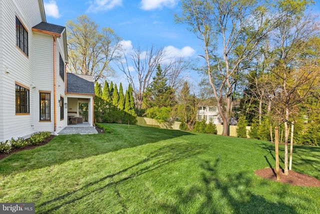 1223 SOMERSET DR, Mclean, VA 22101