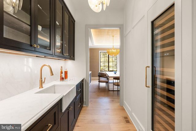 1223 SOMERSET DR, Mclean, VA 22101