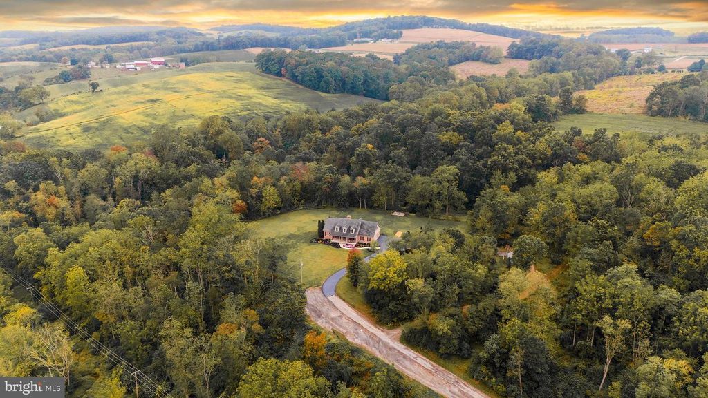 3446 BRENNEMAN RD, Glen Rock, PA 17327