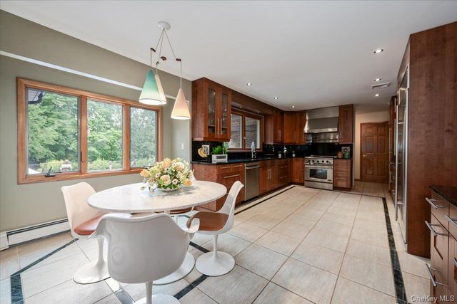 5 Jacquelyn Court, Dix Hills, NY 11746