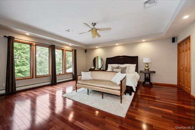 5 Jacquelyn Court, Dix Hills, NY 11746