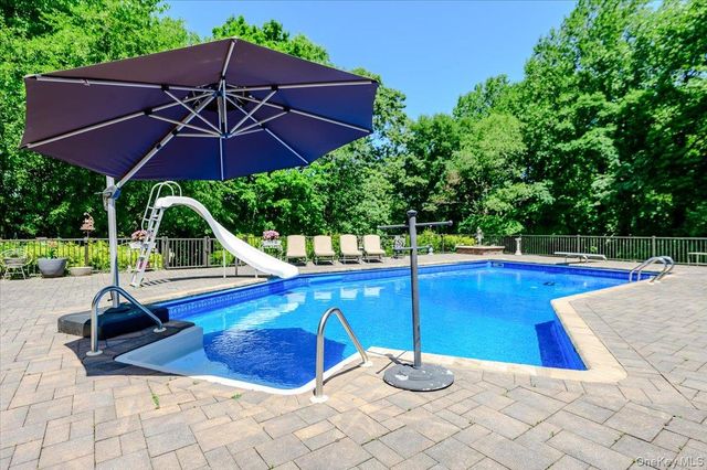 5 Jacquelyn Court, Dix Hills, NY 11746