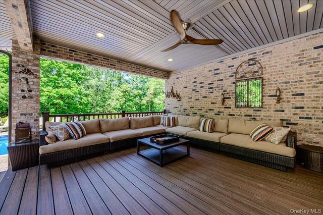 5 Jacquelyn Court, Dix Hills, NY 11746
