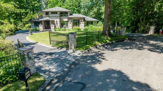 5 Jacquelyn Court, Dix Hills, NY 11746