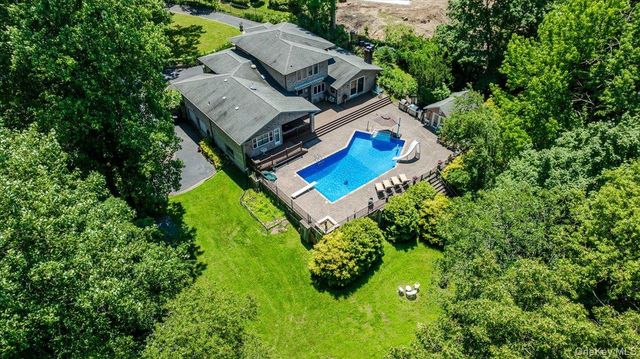 5 Jacquelyn Court, Dix Hills, NY 11746