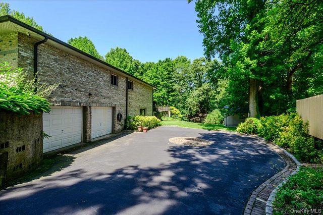 5 Jacquelyn Court, Dix Hills, NY 11746