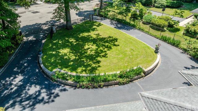 5 Jacquelyn Court, Dix Hills, NY 11746