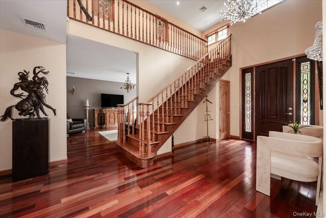 5 Jacquelyn Court, Dix Hills, NY 11746