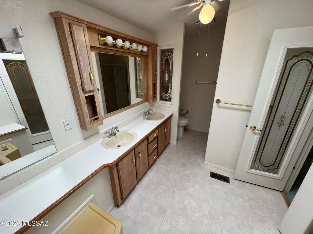 Image 15 of property listing at 1840 N Pacana Way, Green Valley, AZ 85614