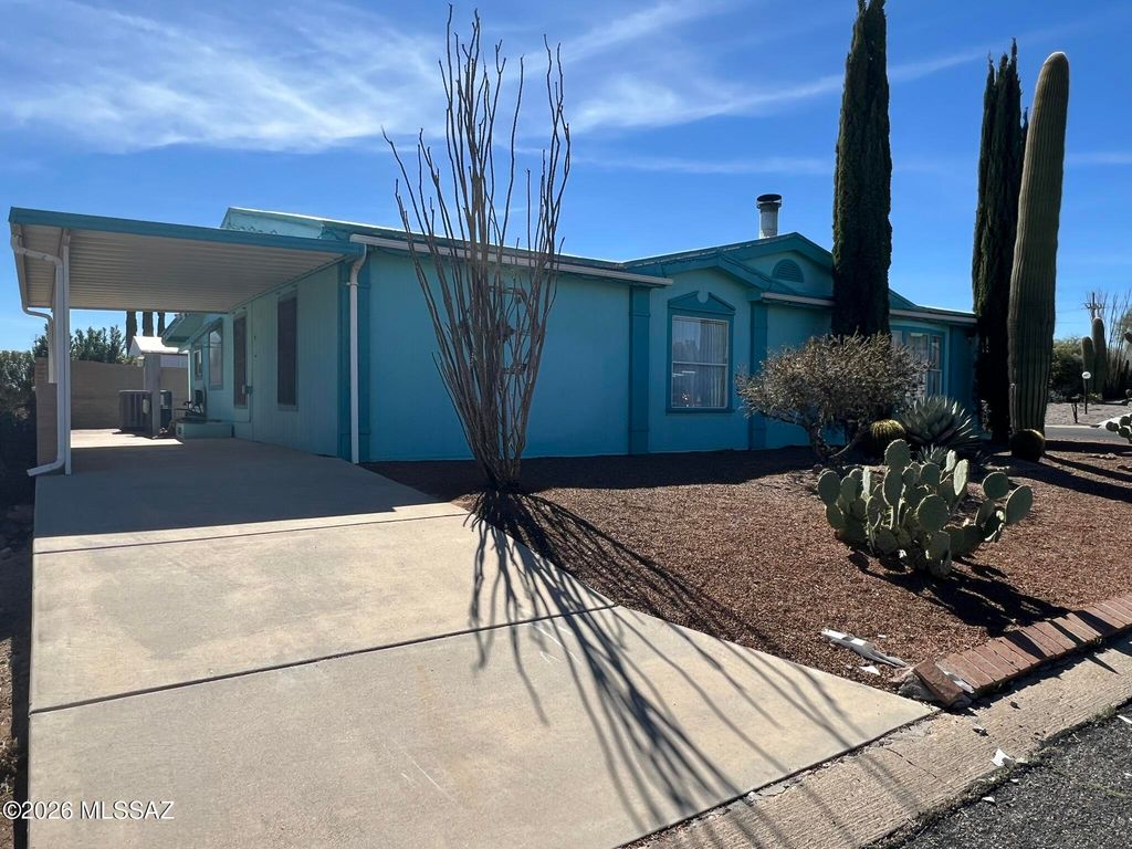 Image 2 of property listing at 1840 N Pacana Way, Green Valley, AZ 85614