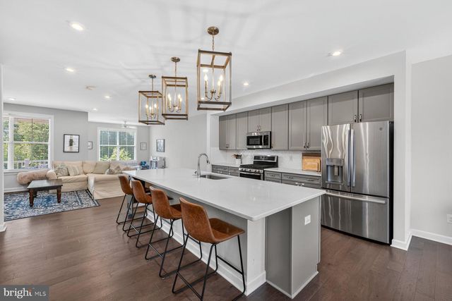 8106 ZOE PL, Alexandria, VA 22306