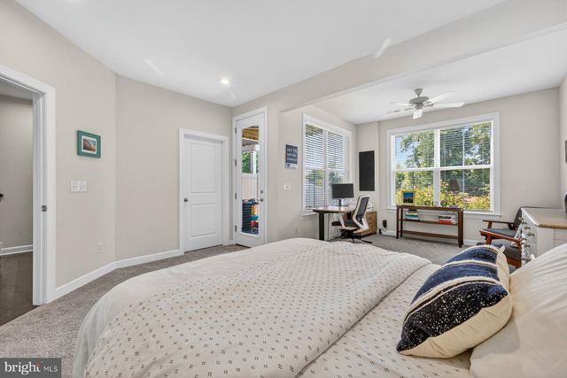 8106 ZOE PL, Alexandria, VA 22306