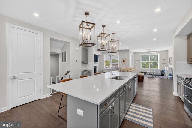 8106 ZOE PL, Alexandria, VA 22306