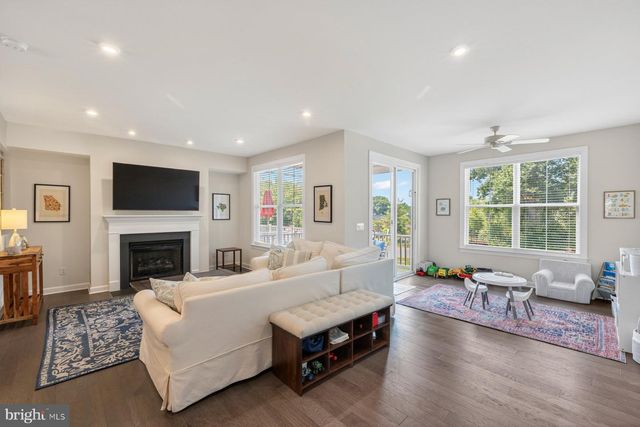 8106 ZOE PL, Alexandria, VA 22306