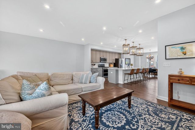 8106 ZOE PL, Alexandria, VA 22306