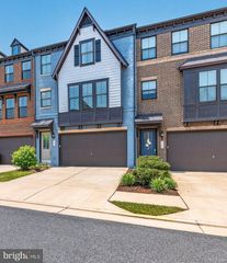 8106 ZOE PL, Alexandria, VA 22306