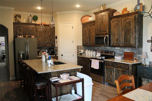 4011 Gallivant Drive, Granbury, TX 76049
