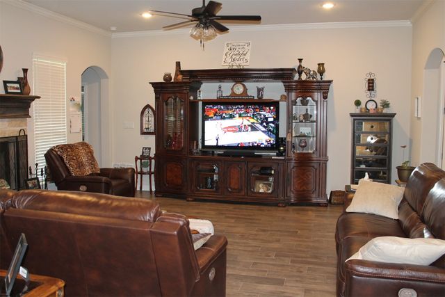 4011 Gallivant Drive, Granbury, TX 76049