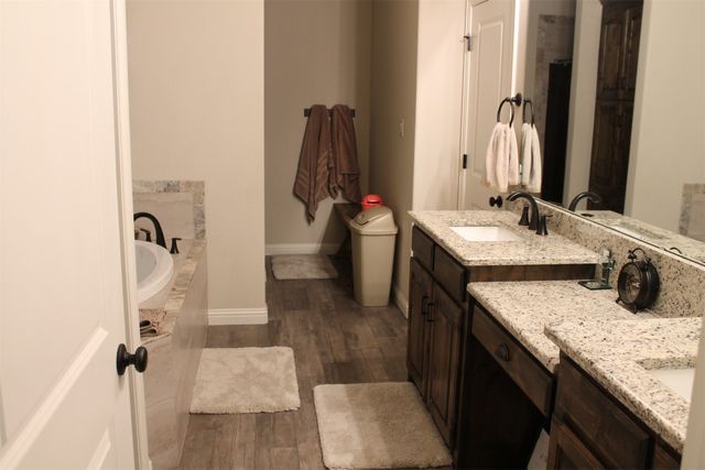 4011 Gallivant Drive, Granbury, TX 76049