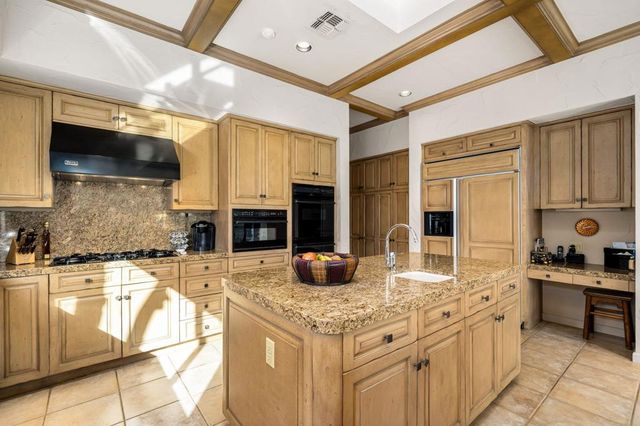 206 Crystal Bay Court, Rancho Mirage, CA 92270