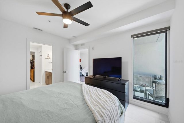 132 MIRROR LAKE 403, St Petersburg, FL 33701
