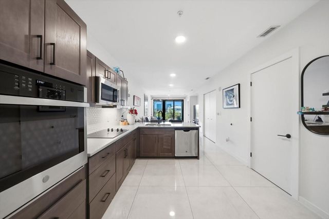 132 MIRROR LAKE 403, St Petersburg, FL 33701