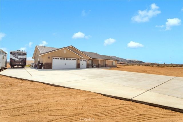 14825 Pela Road, Apple Valley, CA 92307