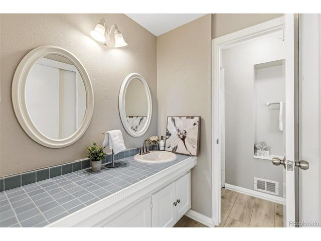 824 S Lewis St, Lakewood, CO 80226