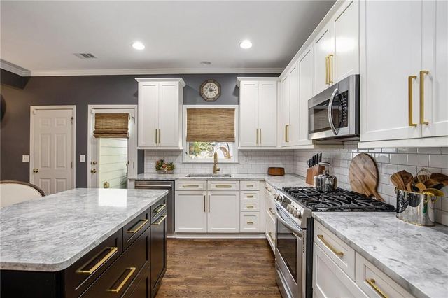 2105 Adams Overlook NW, Atlanta, GA 30318