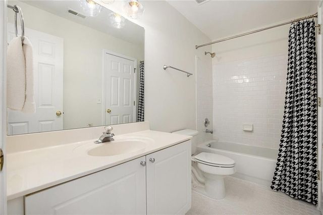 2105 Adams Overlook NW, Atlanta, GA 30318