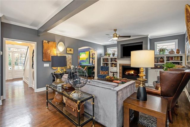 2105 Adams Overlook NW, Atlanta, GA 30318