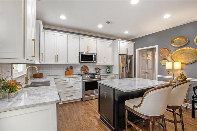 2105 Adams Overlook NW, Atlanta, GA 30318