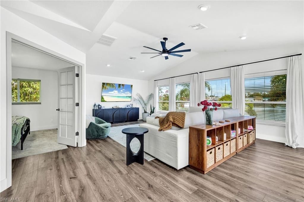 Image 7 of property listing at 17 15th AVE, Cape Coral, FL 33990