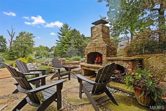 665 E Lake Drive, Edwardsville, IL 62025