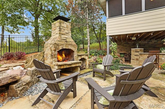 665 E Lake Drive, Edwardsville, IL 62025